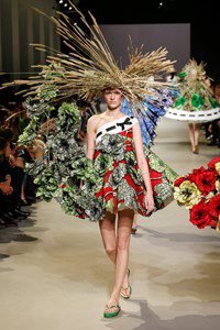 viktor-rolf-van-gogh-girls-haute-couture-ss15