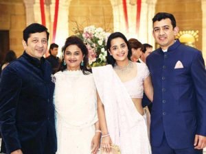 raj_deepti_and_isheta_salgaocar_with_neeshal_modi_5c