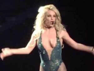britney-spears-nipple-slip